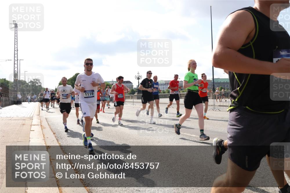 29.06.2025 - hella hamburg halbmarathon Lena Gebhardt http://msf.ph/oto/8453757 29.06.2025 09:54:13 Lombardsbrücke 1500, 1119, 2188, 2843, 12747, 1098, 1119, 1171, 1342, 1399, 1413, 1424, 1476, 1892, 1902, 2020, 2098, 2188, 2270, 2516, 2823, 2842, 2889, 3477, 3562, 3785, 4017, 4029, 4183, 4185, 4235, 4237, 4270, 4949, 5020, 5115, 5528, 5650, 6198, 6266, 6309, 6575, 6630, 6831, 7167, 7297, 7709, 7734, 8023, 8269, 8576, 8698, 8743, 8928, 9030, 9043, 9105, 9463, 9482, 9619, 9815, 10057, 10237, 10529, 10792, 11077, 11848, 11936, 12084 meine-sportfotos.de