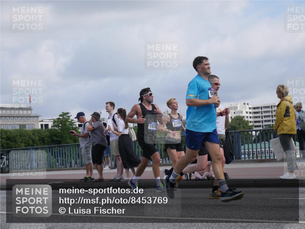 29.06.2025 - hella hamburg halbmarathon Luisa Fischer http://msf.ph/oto/8453769 29.06.2025 09:51:02 Kennedybrücke 18384, 2399, 94, 1290, 2399, 3480, 4359, 5307, 6993, 7152, 7154, 8571, 8933, 9403 meine-sportfotos.de