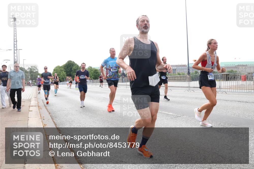 29.06.2025 - hella hamburg halbmarathon Lena Gebhardt http://msf.ph/oto/8453779 29.06.2025 10:31:10 Lombardsbrücke 4561, 8757, 2268, 1722, 1059, 1292, 1472, 1773, 1979, 2097, 2268, 2414, 2505, 2569, 2914, 3131, 3281, 4198, 4561, 4817, 5437, 5846, 5943, 6057, 6078, 6195, 6556, 6620, 6787, 7351, 7604, 8050, 8072, 8073, 8757, 9576, 9830, 10111, 10989, 11587, 11981, 11988, 12384, 12627, 14095, 14216, 14349, 14803, 15299, 15466, 15589, 15725, 16457, 16978, 17224, 17463, 17509, 17587, 17706, 17742, 17966, 19052, 19226 meine-sportfotos.de