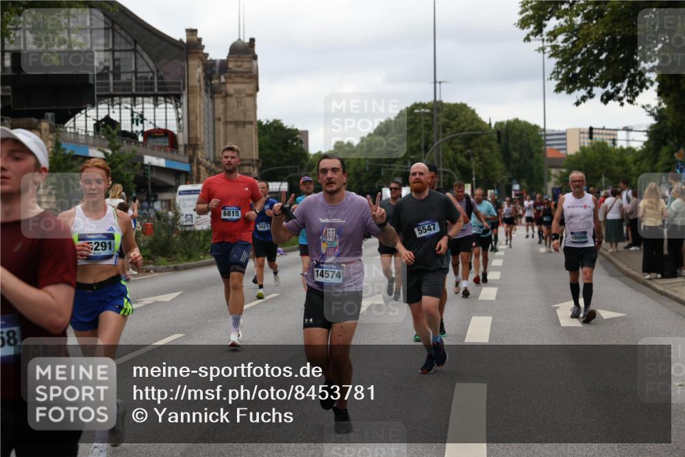 29.06.2025 - hella hamburg halbmarathon Yannick Fuchs http://msf.ph/oto/8453781 29.06.2025 10:56:06 20KM 1006, 1128, 1135, 1138, 1147, 1190, 1568, 3097, 3921, 4095, 4859, 5547, 6414, 6415, 6580, 6815, 7658, 8154, 9131, 9297, 9718, 9928, 10194, 10214, 10519, 10797, 11670, 11968, 12567, 13868, 13958, 14456, 14574, 15252, 15291, 15686, 15859, 15908, 16292, 16808, 17383, 17532, 17939, 17955, 18000, 18599, 18799, 18808, 18919 meine-sportfotos.de