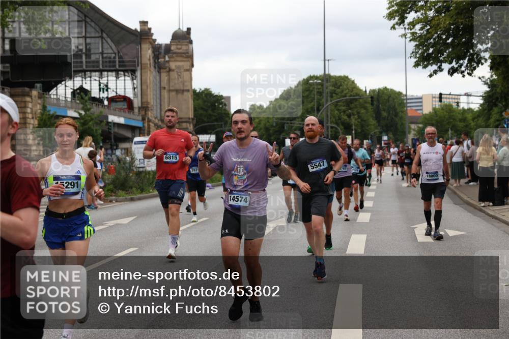 29.06.2025 - hella hamburg halbmarathon Yannick Fuchs http://msf.ph/oto/8453802 29.06.2025 10:56:07 20KM 1006, 1128, 1135, 1138, 1147, 1190, 1568, 1726, 3097, 3921, 4095, 4859, 5547, 6414, 6415, 6580, 6815, 7658, 8154, 9131, 9297, 9718, 9928, 10194, 10214, 10519, 10797, 11670, 11968, 12567, 13868, 13958, 14456, 14574, 15291, 15686, 15859, 15908, 16292, 16808, 17383, 17532, 17939, 17955, 18000, 18599, 18799, 18808, 18919 meine-sportfotos.de