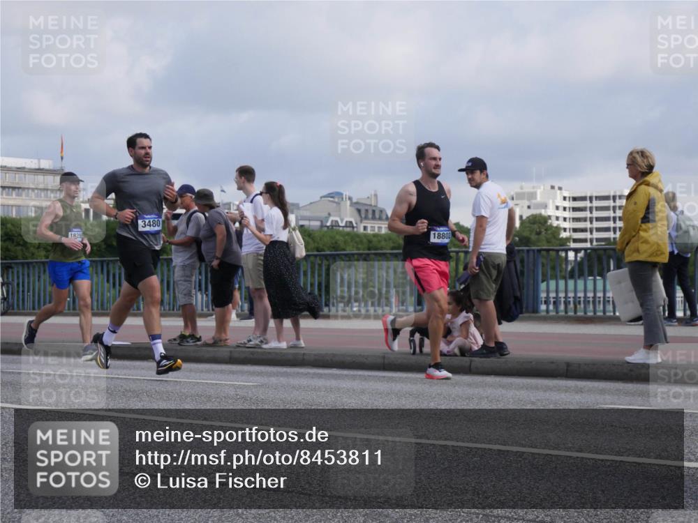 29.06.2025 - hella hamburg halbmarathon Luisa Fischer http://msf.ph/oto/8453811 29.06.2025 09:51:05 Kennedybrücke 1825, 3480, 18802, 2399, 3480, 4359, 5307, 6993, 7152, 8121, 8571, 9403 meine-sportfotos.de