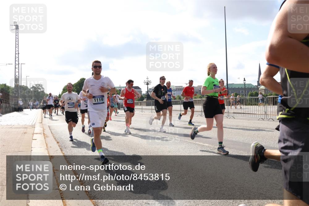 29.06.2025 - hella hamburg halbmarathon Lena Gebhardt http://msf.ph/oto/8453815 29.06.2025 09:54:13 Lombardsbrücke 1119, 15, 15001, 12747, 15, 1098, 1119, 1171, 1342, 1399, 1413, 1424, 1476, 1892, 1902, 2020, 2098, 2188, 2270, 2516, 2823, 2842, 2889, 3477, 3562, 3785, 4017, 4029, 4183, 4185, 4235, 4237, 4270, 4949, 5020, 5115, 5528, 5650, 6198, 6266, 6309, 6575, 6630, 6831, 7167, 7297, 7709, 7734, 8023, 8269, 8576, 8698, 8743, 8928, 9030, 9043, 9105, 9463, 9482, 9619, 9815, 10057, 10237, 10529, 10792, 11077, 11848, 11936, 12084 meine-sportfotos.de