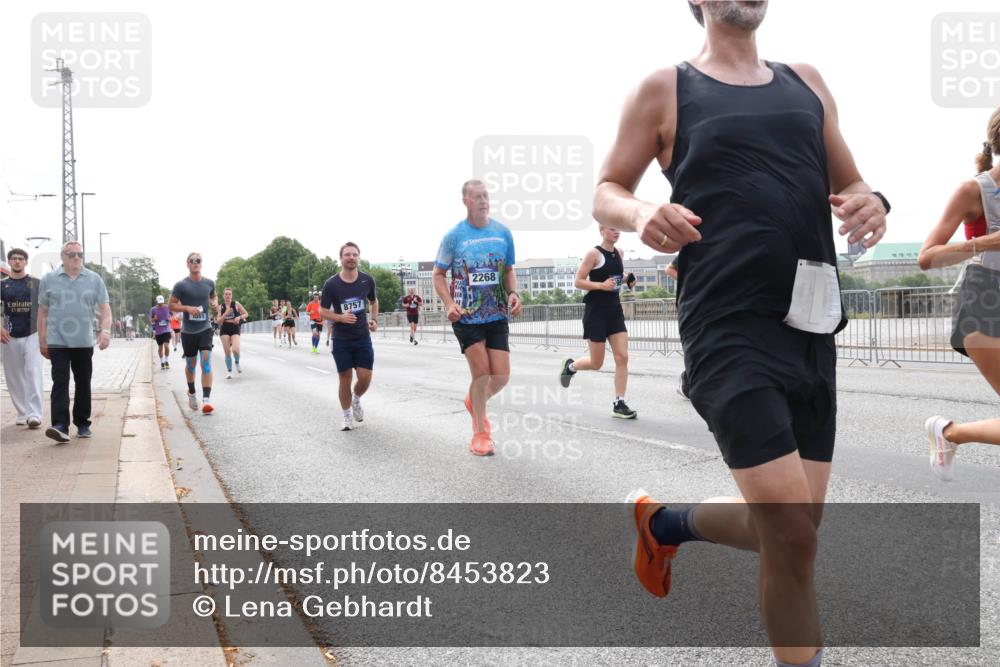 29.06.2025 - hella hamburg halbmarathon Lena Gebhardt http://msf.ph/oto/8453823 29.06.2025 10:31:10 Lombardsbrücke 061, 8757, 2268, 1059, 1292, 1472, 1773, 1979, 2097, 2268, 2414, 2505, 2569, 2914, 3131, 3281, 4198, 4561, 4817, 5437, 5846, 5943, 6057, 6078, 6195, 6556, 6620, 6787, 7351, 7604, 8050, 8072, 8073, 8757, 9576, 9830, 10111, 10989, 11587, 11981, 11988, 12384, 12627, 14095, 14216, 14349, 14803, 15299, 15466, 15589, 15725, 16457, 16978, 17224, 17463, 17509, 17587, 17706, 17742, 17966, 19052, 19226 meine-sportfotos.de