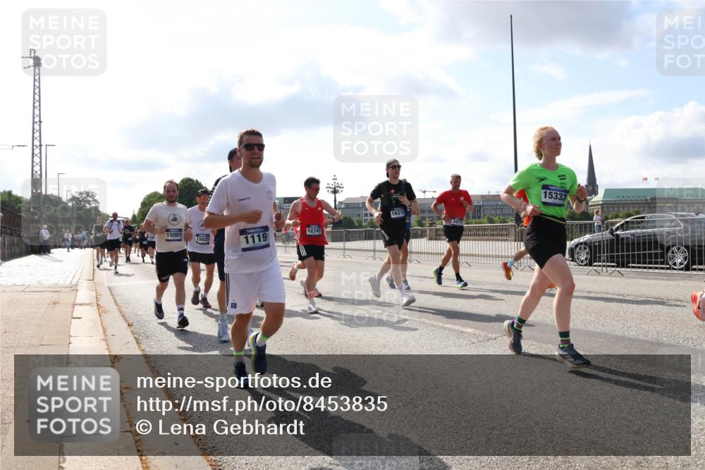29.06.2025 - hella hamburg halbmarathon Lena Gebhardt http://msf.ph/oto/8453835 29.06.2025 09:54:13 Lombardsbrücke 15001, 15825, 1119, 12747, 16316, 3477, 15333, 1098, 1119, 1171, 1342, 1399, 1413, 1424, 1476, 1892, 1902, 2020, 2098, 2188, 2270, 2516, 2823, 2842, 2889, 3477, 3562, 3785, 4017, 4029, 4183, 4185, 4235, 4237, 4270, 4949, 5020, 5115, 5528, 5650, 6198, 6266, 6309, 6575, 6630, 6831, 7167, 7297, 7709, 7734, 8023, 8269, 8576, 8698, 8743, 8928, 9030, 9043, 9105, 9463, 9482, 9619, 9815, 10057, 10237, 10529, 10792, 11077, 11848, 11936, 12084 meine-sportfotos.de