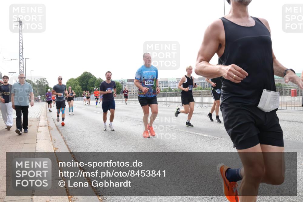 29.06.2025 - hella hamburg halbmarathon Lena Gebhardt http://msf.ph/oto/8453841 29.06.2025 10:31:10 Lombardsbrücke 2268, 687, 1059, 1292, 1472, 1773, 1979, 2097, 2268, 2414, 2505, 2569, 2914, 3131, 3281, 4198, 4561, 4817, 5437, 5846, 5943, 6057, 6078, 6195, 6556, 6620, 6787, 7351, 7604, 8050, 8072, 8073, 8757, 9576, 9830, 10111, 10989, 11587, 11981, 11988, 12384, 12627, 14095, 14216, 14349, 14803, 15299, 15466, 15589, 15725, 16457, 16978, 17224, 17463, 17509, 17587, 17706, 17742, 17966, 19052, 19226 meine-sportfotos.de
