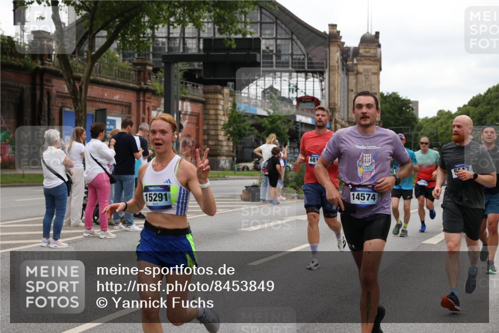 29.06.2025 - hella hamburg halbmarathon Yannick Fuchs http://msf.ph/oto/8453849 29.06.2025 10:56:07 20KM 1006, 1128, 1135, 1138, 1147, 1190, 1568, 1726, 3097, 3921, 4095, 4859, 5547, 6414, 6415, 6580, 6815, 7658, 8154, 9131, 9297, 9718, 9928, 10194, 10214, 10519, 10797, 11670, 11968, 12567, 13868, 13958, 14456, 14574, 15291, 15686, 15859, 15908, 16292, 16808, 17383, 17532, 17939, 17955, 18000, 18599, 18799, 18808, 18919 meine-sportfotos.de