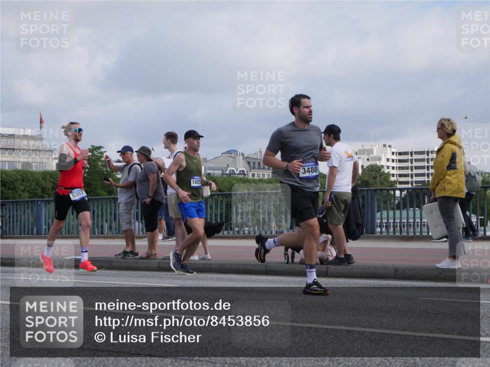 29.06.2025 - hella hamburg halbmarathon Luisa Fischer http://msf.ph/oto/8453856 29.06.2025 09:51:06 Kennedybrücke 5307, 1825, 3480, 2399, 3480, 4359, 4381, 5307, 6993, 8121, 8571 meine-sportfotos.de