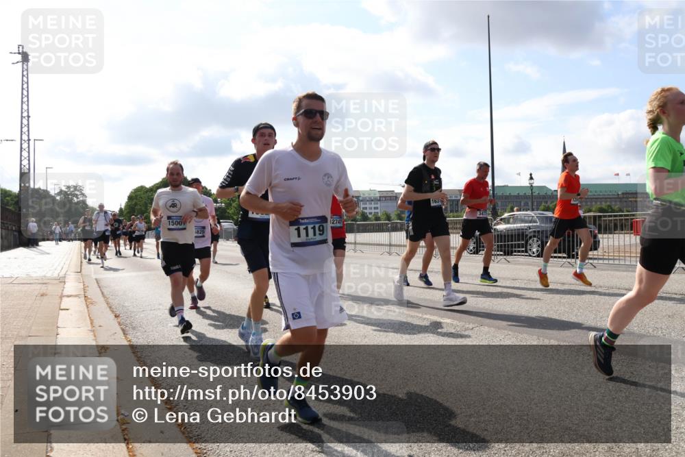 29.06.2025 - hella hamburg halbmarathon Lena Gebhardt http://msf.ph/oto/8453903 29.06.2025 09:54:14 Lombardsbrücke 1119, 1098, 1119, 1171, 1342, 1399, 1413, 1424, 1476, 1549, 1892, 1902, 2020, 2098, 2188, 2270, 2516, 2823, 2842, 2889, 3477, 3562, 3785, 4017, 4029, 4183, 4185, 4235, 4237, 4270, 4816, 4949, 5020, 5115, 5528, 6198, 6266, 6309, 6575, 6630, 6831, 7167, 7297, 7709, 7734, 8023, 8269, 8576, 8698, 8743, 8928, 9030, 9043, 9105, 9463, 9482, 9619, 9815, 10057, 10237, 10529, 10792, 11077, 11848, 11936, 12084 meine-sportfotos.de