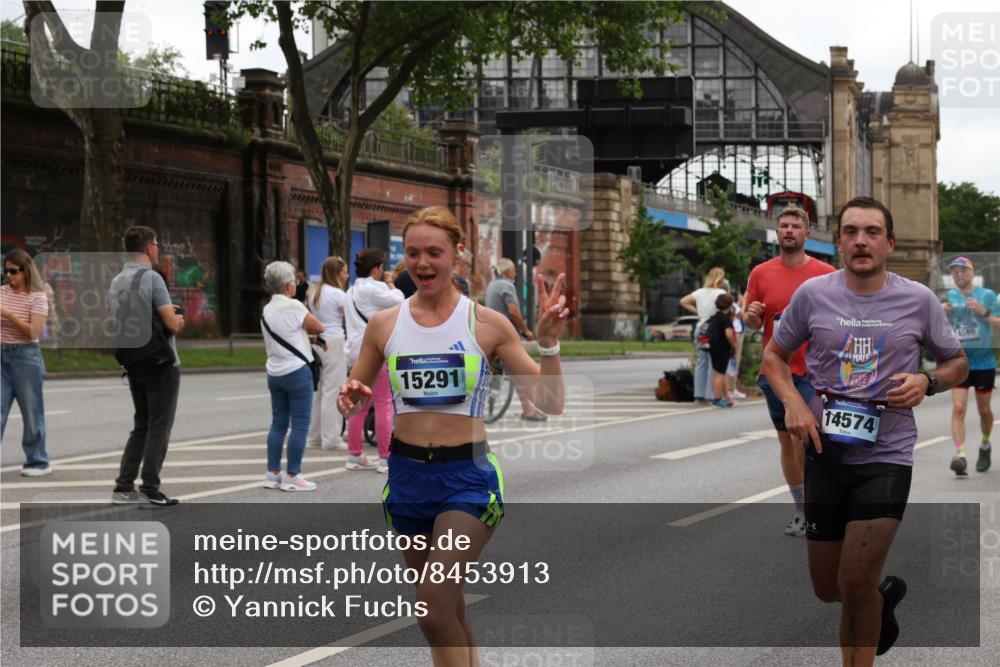 29.06.2025 - hella hamburg halbmarathon Yannick Fuchs http://msf.ph/oto/8453913 29.06.2025 10:56:07 20KM 1006, 1128, 1135, 1138, 1147, 1190, 1568, 1726, 3097, 3921, 4095, 4859, 5547, 6414, 6415, 6580, 6815, 7658, 8154, 9131, 9297, 9718, 9928, 10194, 10214, 10519, 10797, 11670, 11968, 12567, 13868, 13958, 14456, 14574, 15291, 15686, 15859, 15908, 16292, 16808, 17383, 17532, 17939, 17955, 18000, 18599, 18799, 18808, 18919 meine-sportfotos.de