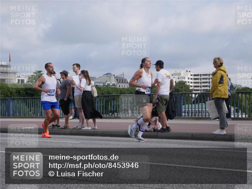 29.06.2025 - hella hamburg halbmarathon Luisa Fischer http://msf.ph/oto/8453946 29.06.2025 09:51:08 Kennedybrücke 8571, 699, 2262, 3480, 4062, 4359, 4381, 5003, 5307, 6993, 8121, 8571 meine-sportfotos.de