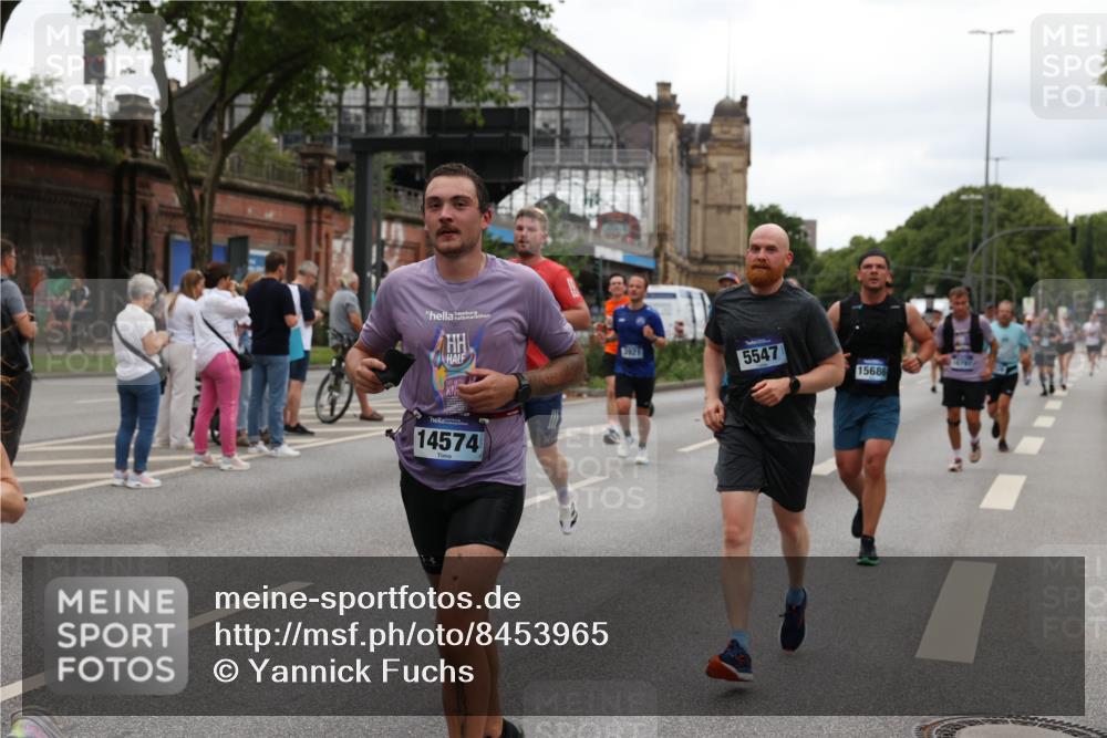 29.06.2025 - hella hamburg halbmarathon Yannick Fuchs http://msf.ph/oto/8453965 29.06.2025 10:56:08 20KM 1006, 1128, 1135, 1138, 1147, 1190, 1568, 1726, 3097, 3921, 4095, 4859, 5547, 6414, 6415, 6580, 6815, 7658, 8154, 9131, 9718, 9928, 10214, 10519, 10797, 11670, 11968, 12567, 13868, 13958, 14456, 14574, 15291, 15686, 15859, 15908, 16292, 16808, 17136, 17383, 17532, 17939, 17955, 18000, 18599, 18799, 18808, 18919 meine-sportfotos.de