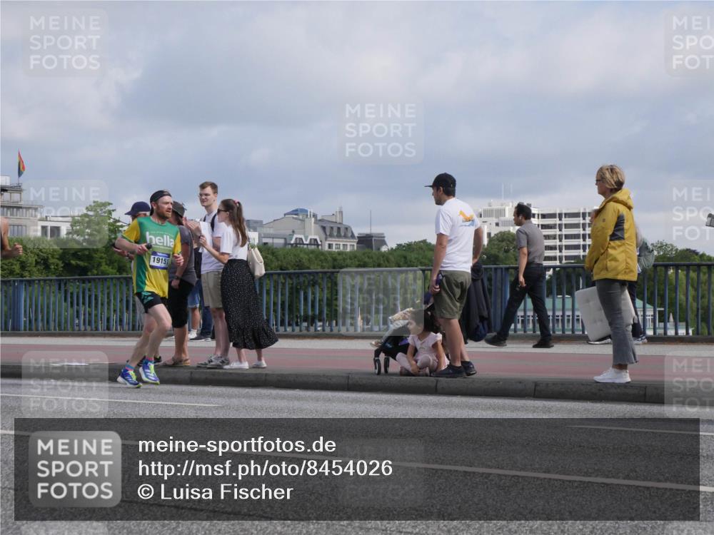 29.06.2025 - hella hamburg halbmarathon Luisa Fischer http://msf.ph/oto/8454026 29.06.2025 09:51:10 Kennedybrücke 19151, 2262, 3547, 4062, 4359, 4381, 5003, 5307, 6993, 8002, 8121, 8571, 10190, 10738 meine-sportfotos.de