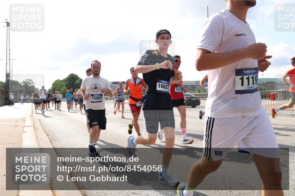 29.06.2025 - hella hamburg halbmarathon Lena Gebhardt http://msf.ph/oto/8454056 29.06.2025 09:54:14 Lombardsbrücke 15001, 2188, 16627, 12747, 1119, 1098, 1119, 1171, 1342, 1399, 1413, 1424, 1476, 1549, 1892, 1902, 2020, 2098, 2188, 2270, 2516, 2823, 2842, 2889, 3477, 3562, 3785, 4017, 4029, 4183, 4185, 4235, 4237, 4270, 4816, 4949, 5020, 5115, 5528, 6198, 6266, 6309, 6575, 6630, 6831, 7167, 7297, 7709, 7734, 8023, 8269, 8576, 8698, 8743, 8928, 9030, 9043, 9105, 9463, 9482, 9619, 9815, 10057, 10237, 10529, 10792, 11077, 11848, 11936, 12084 meine-sportfotos.de