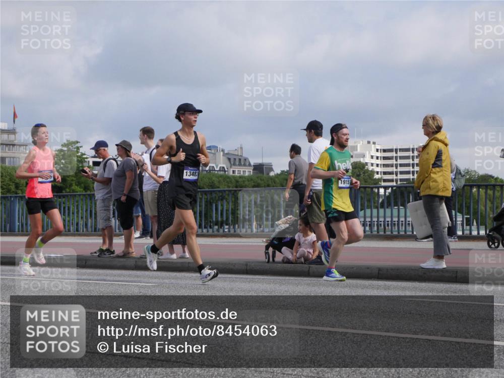 29.06.2025 - hella hamburg halbmarathon Luisa Fischer http://msf.ph/oto/8454063 29.06.2025 09:51:11 Kennedybrücke 13483, 1915, 2262, 3547, 4062, 4359, 4381, 5003, 6993, 8002, 8121, 8571, 10190, 10738 meine-sportfotos.de