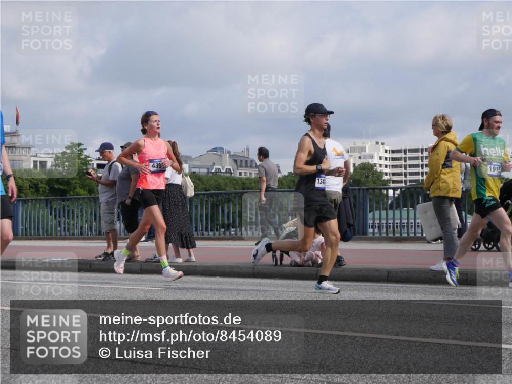 29.06.2025 - hella hamburg halbmarathon Luisa Fischer http://msf.ph/oto/8454089 29.06.2025 09:51:11 Kennedybrücke 435, 1348, 1915, 2262, 3547, 4062, 4359, 4381, 5003, 6993, 8002, 8121, 8571, 10190, 10738 meine-sportfotos.de