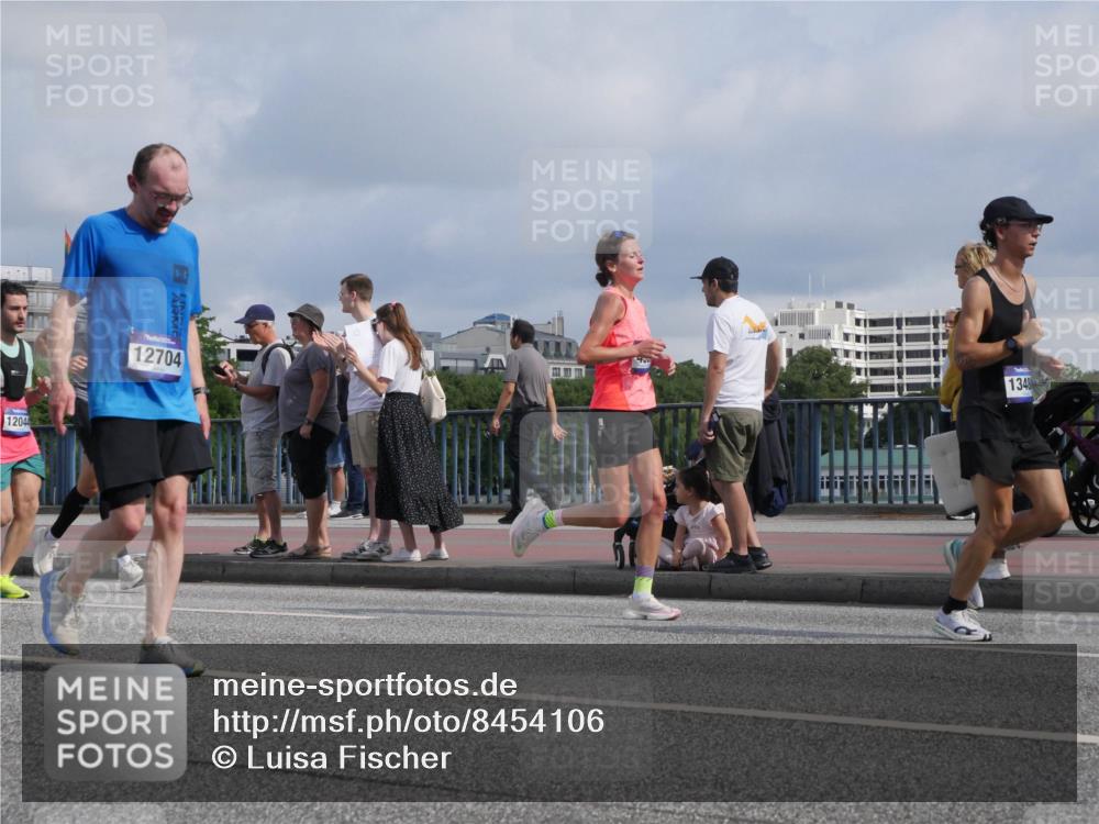 29.06.2025 - hella hamburg halbmarathon Luisa Fischer http://msf.ph/oto/8454106 29.06.2025 09:51:12 Kennedybrücke 12044, 12704, 1348, 2262, 3547, 4062, 4359, 4381, 5003, 8002, 8121, 8571, 9643, 10190, 10738 meine-sportfotos.de
