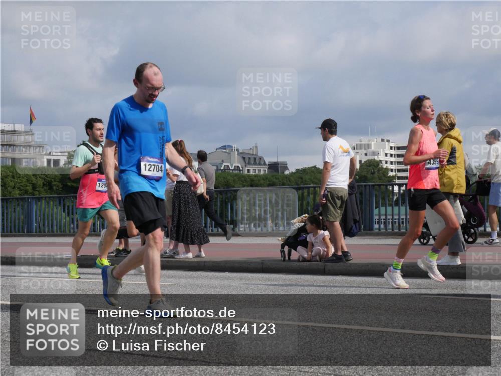 29.06.2025 - hella hamburg halbmarathon Luisa Fischer http://msf.ph/oto/8454123 29.06.2025 09:51:12 Kennedybrücke 120, 12704, 4359, 2262, 3547, 4062, 4359, 4381, 5003, 8002, 8121, 8571, 9643, 10190, 10738 meine-sportfotos.de