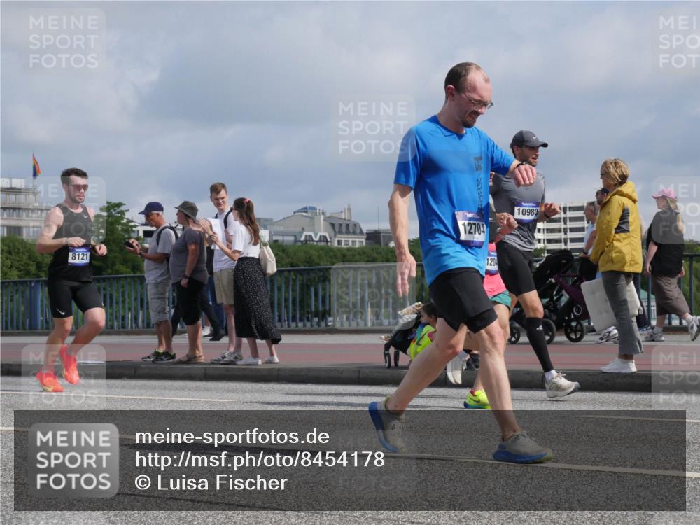 29.06.2025 - hella hamburg halbmarathon Luisa Fischer http://msf.ph/oto/8454178 29.06.2025 09:51:13 Kennedybrücke 8121, 12704, 10980, 120, 1571, 2262, 3547, 4062, 4359, 4381, 5003, 8002, 8121, 9643, 10190, 10738 meine-sportfotos.de