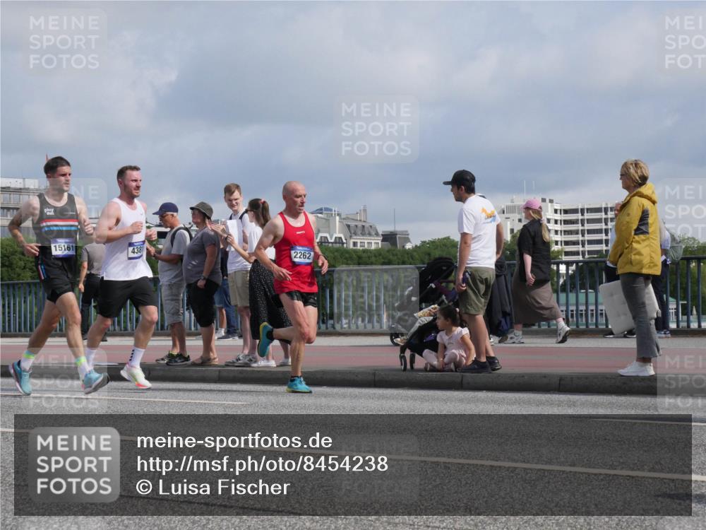 29.06.2025 - hella hamburg halbmarathon Luisa Fischer http://msf.ph/oto/8454238 29.06.2025 09:51:15 Kennedybrücke 15161, 4381, 2262, 1042, 1571, 2262, 3547, 4062, 4359, 4381, 5003, 7482, 8002, 8121, 9643, 10190, 10738, 10877 meine-sportfotos.de