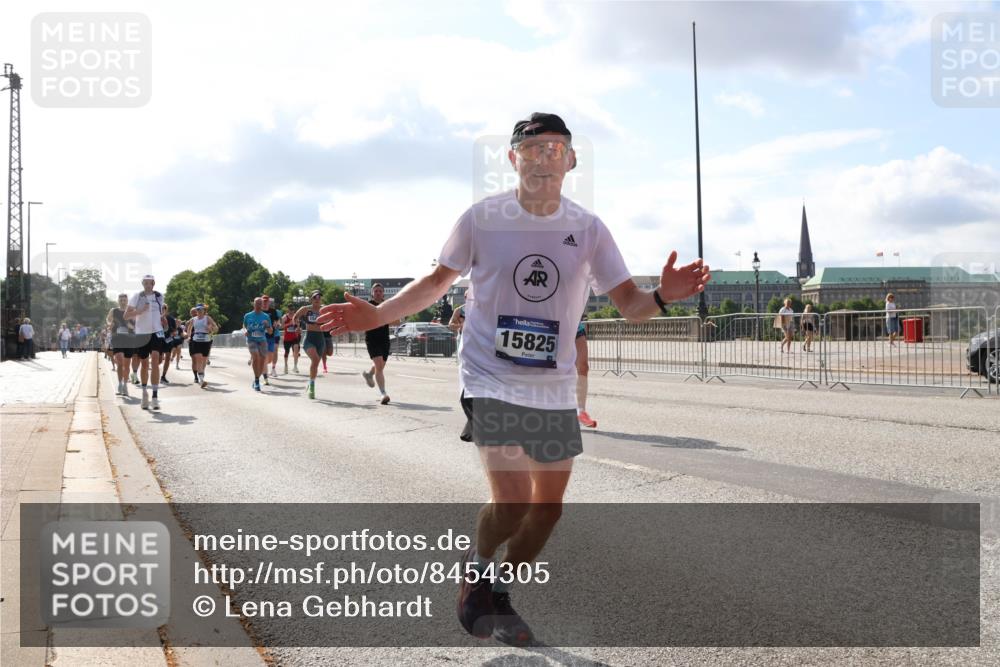 29.06.2025 - hella hamburg halbmarathon Lena Gebhardt http://msf.ph/oto/8454305 29.06.2025 09:54:16 Lombardsbrücke 15825, 1098, 1119, 1171, 1342, 1399, 1413, 1424, 1476, 1549, 1892, 1902, 2020, 2098, 2188, 2270, 2470, 2561, 2823, 2842, 2889, 3477, 3562, 3785, 4017, 4029, 4183, 4185, 4235, 4237, 4270, 4816, 4949, 5020, 5115, 5528, 5706, 6198, 6266, 6309, 6630, 6819, 6831, 7167, 7274, 7297, 7709, 7734, 8023, 8142, 8269, 8374, 8576, 8698, 8743, 8928, 9030, 9043, 9105, 9463, 9482, 9619, 9815, 10057, 10237, 10529, 10792, 11848, 11936, 12084 meine-sportfotos.de