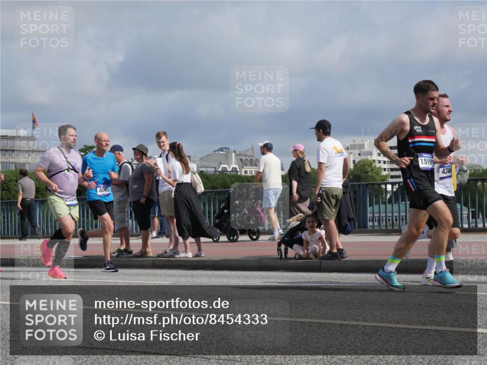 29.06.2025 - hella hamburg halbmarathon Luisa Fischer http://msf.ph/oto/8454333 29.06.2025 09:51:17 Kennedybrücke 4062, 1516, 438, 1042, 1571, 2262, 3547, 4062, 4381, 5003, 7310, 7482, 8002, 8121, 9643, 10190, 10451, 10738, 10877 meine-sportfotos.de