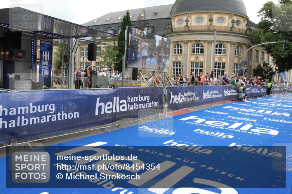 29.06.2025 - hella hamburg halbmarathon Michael Strokosch http://msf.ph/oto/8454354 29.06.2025 10:31:00 Ziel 7880, 16508 meine-sportfotos.de