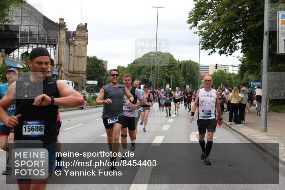 29.06.2025 - hella hamburg halbmarathon Yannick Fuchs http://msf.ph/oto/8454403 29.06.2025 10:56:10 20KM 1006, 1128, 1147, 1190, 1264, 1377, 1568, 1726, 3097, 3921, 4095, 4859, 5547, 6414, 6415, 6580, 6815, 7658, 8154, 9131, 9718, 9928, 10214, 10519, 10797, 11670, 11968, 12567, 13868, 13958, 14368, 14456, 14574, 15291, 15686, 15859, 15908, 16292, 16808, 17136, 17383, 17532, 17939, 17955, 18000, 18599, 18799, 18808, 18919, 19023 meine-sportfotos.de