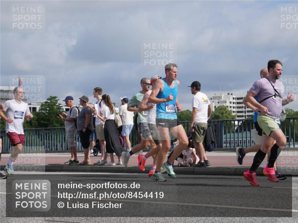 29.06.2025 - hella hamburg halbmarathon Luisa Fischer http://msf.ph/oto/8454419 29.06.2025 09:51:18 Kennedybrücke 10190, 80, 5003, 1042, 1571, 2262, 3547, 4062, 4381, 5003, 7310, 7482, 8002, 8121, 9643, 10190, 10451, 10738, 10877 meine-sportfotos.de