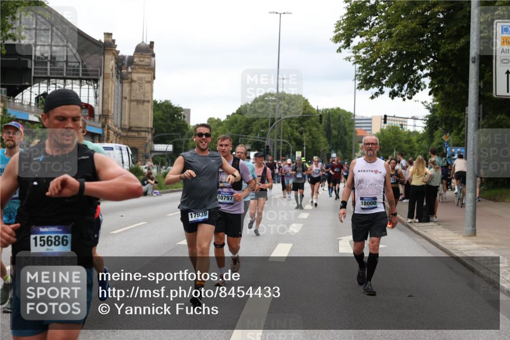 29.06.2025 - hella hamburg halbmarathon Yannick Fuchs http://msf.ph/oto/8454433 29.06.2025 10:56:10 20KM 1006, 1128, 1147, 1190, 1264, 1377, 1568, 1726, 3097, 3921, 4095, 4859, 5547, 6414, 6415, 6580, 6815, 7658, 8154, 9131, 9718, 9928, 10214, 10519, 10797, 11670, 11968, 12567, 13868, 13958, 14368, 14456, 14574, 15291, 15686, 15859, 15908, 16292, 16808, 17136, 17383, 17532, 17939, 17955, 18000, 18599, 18799, 18808, 18919, 19023 meine-sportfotos.de