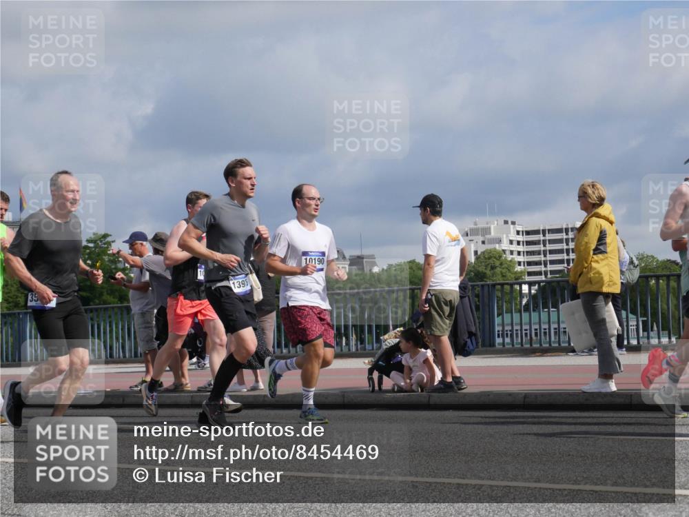 29.06.2025 - hella hamburg halbmarathon Luisa Fischer http://msf.ph/oto/8454469 29.06.2025 09:51:19 Kennedybrücke 35, 1395, 10190, 1042, 1571, 2262, 3547, 4062, 4381, 5003, 7310, 7482, 8002, 9643, 10190, 10451, 10738, 10877 meine-sportfotos.de