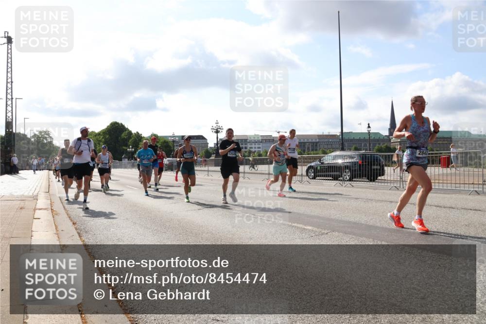 29.06.2025 - hella hamburg halbmarathon Lena Gebhardt http://msf.ph/oto/8454474 29.06.2025 09:54:17 Lombardsbrücke 13123, 13707, 13348, 15422, 12549, 2842, 1098, 1119, 1171, 1342, 1399, 1413, 1424, 1476, 1549, 1892, 1902, 2020, 2098, 2188, 2270, 2442, 2470, 2561, 2823, 2842, 2889, 3477, 3562, 3785, 4017, 4029, 4183, 4185, 4235, 4237, 4270, 4816, 4949, 5020, 5528, 5706, 6198, 6266, 6309, 6630, 6819, 6831, 7167, 7274, 7297, 7709, 7734, 8023, 8142, 8269, 8374, 8576, 8698, 8743, 8928, 9043, 9105, 9463, 9482, 9619, 9815, 10057, 10237, 10529, 10792, 11848, 11936, 12084 meine-sportfotos.de