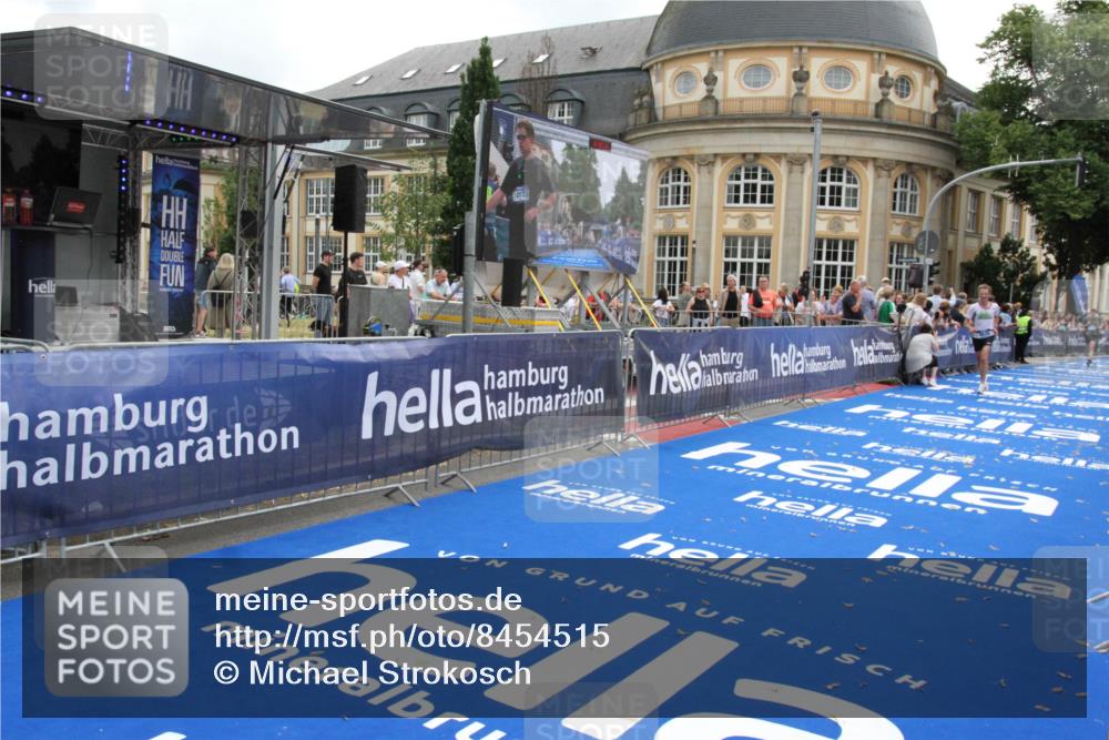 29.06.2025 - hella hamburg halbmarathon Michael Strokosch http://msf.ph/oto/8454515 29.06.2025 10:31:07 Ziel 5826, 10929, 16508, 18177 meine-sportfotos.de
