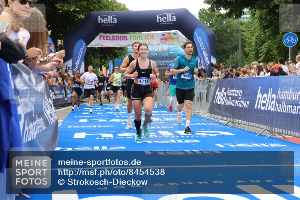 29.06.2025 - hella hamburg halbmarathon Strokosch-Dieckow http://msf.ph/oto/8454538 29.06.2025 10:48:07 Ziel 1086, 1914, 4324, 4601, 4711, 6377, 7599, 8916, 9544, 9626, 9638, 11211, 12685, 12706, 12724, 12747, 12808, 13570, 14192, 14814, 15590, 15629, 15973, 15981, 16094, 16149, 16269, 19127 meine-sportfotos.de