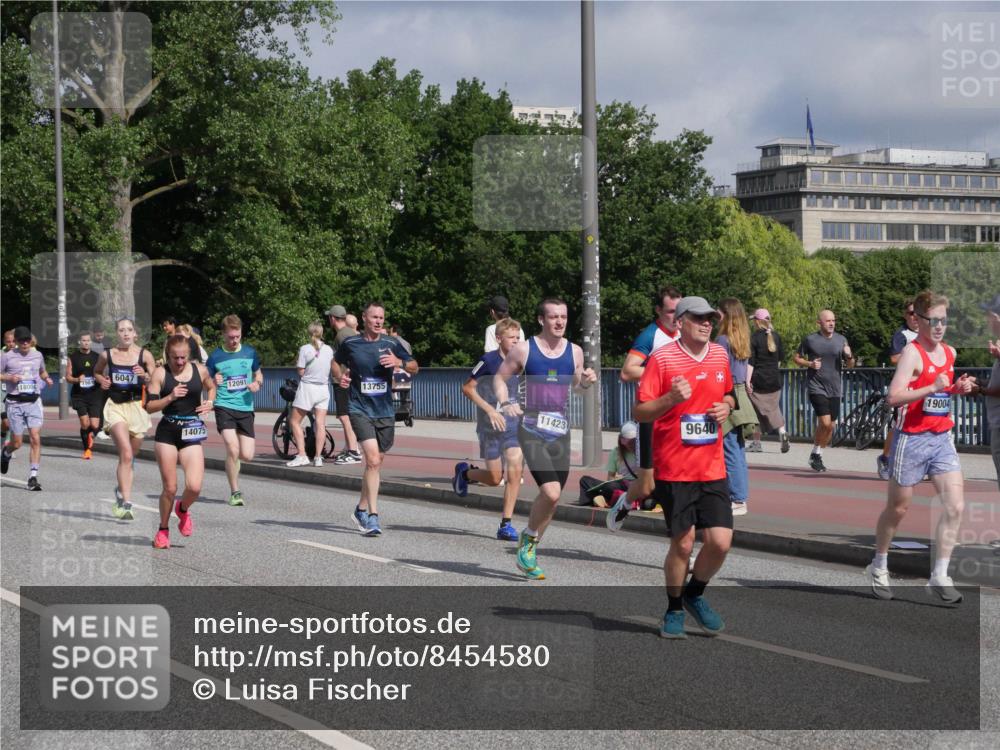 29.06.2025 - hella hamburg halbmarathon Luisa Fischer http://msf.ph/oto/8454580 29.06.2025 09:51:29 Kennedybrücke 18004, 6047, 14075, 12091, 13755, 11423, 9640, 19004, 1600, 2797, 6037, 6047, 7310, 7981, 9640, 10451 meine-sportfotos.de
