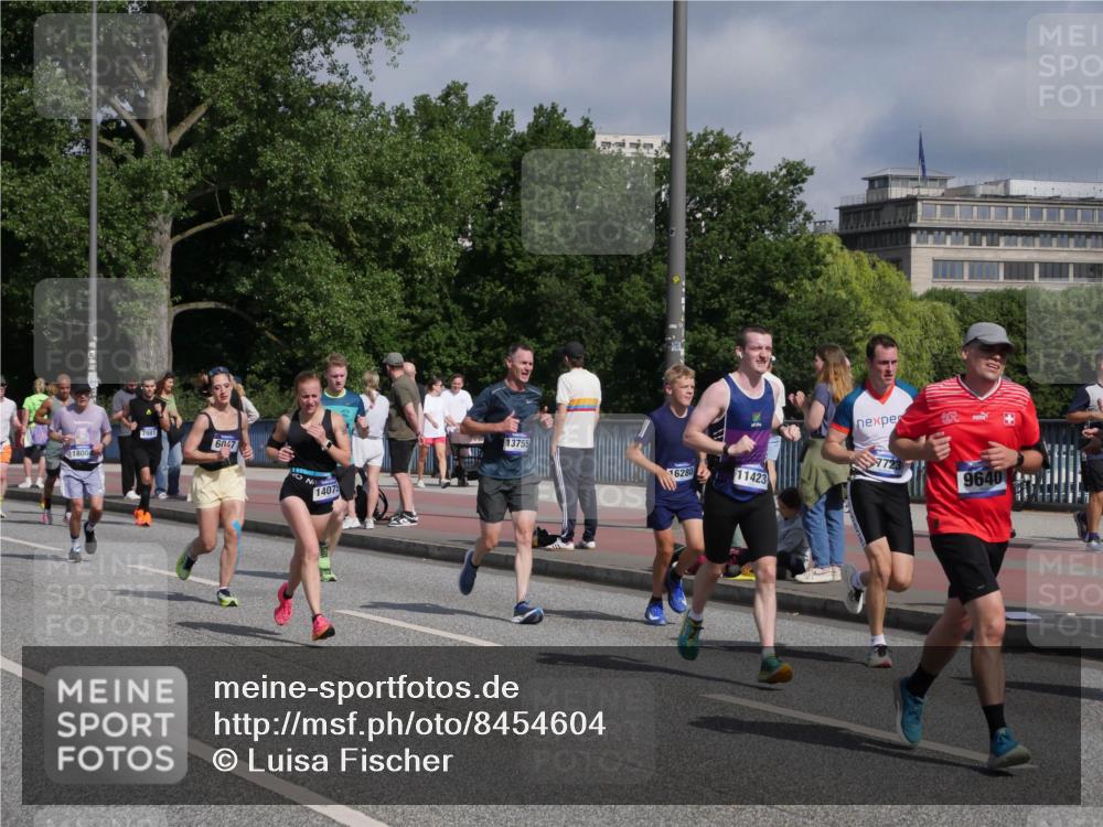 29.06.2025 - hella hamburg halbmarathon Luisa Fischer http://msf.ph/oto/8454604 29.06.2025 09:51:29 Kennedybrücke 1800, 7981, 6047, 13755, 14075, 16280, 11423, 772, 9640, 1600, 2797, 6037, 6047, 7310, 7981, 9640, 10451 meine-sportfotos.de