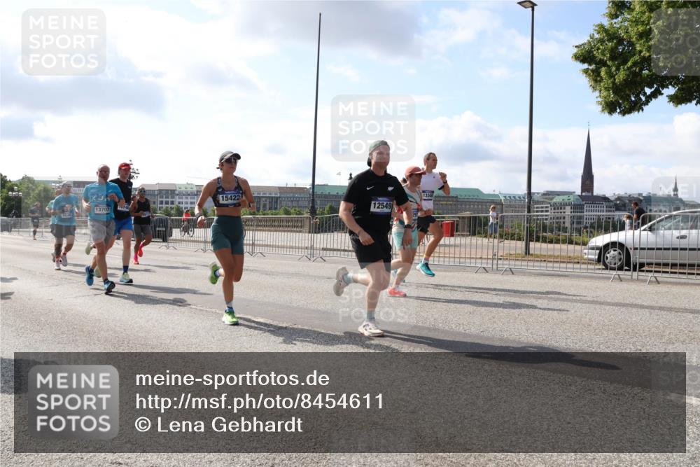 29.06.2025 - hella hamburg halbmarathon Lena Gebhardt http://msf.ph/oto/8454611 29.06.2025 09:54:18 Lombardsbrücke 15422, 13707, 6630, 12549, 13348, 1098, 1119, 1171, 1342, 1399, 1413, 1424, 1476, 1549, 1892, 1902, 2020, 2098, 2188, 2442, 2470, 2561, 2823, 2842, 2889, 3477, 3562, 3785, 4017, 4029, 4183, 4185, 4235, 4237, 4270, 4816, 5020, 5528, 5706, 6198, 6266, 6309, 6630, 6819, 6831, 7087, 7167, 7274, 7297, 7709, 7734, 8023, 8142, 8269, 8374, 8576, 8698, 8743, 8928, 9043, 9105, 9463, 9482, 9619, 9815, 10057, 10237, 10529, 10792, 11848, 11936, 12084 meine-sportfotos.de