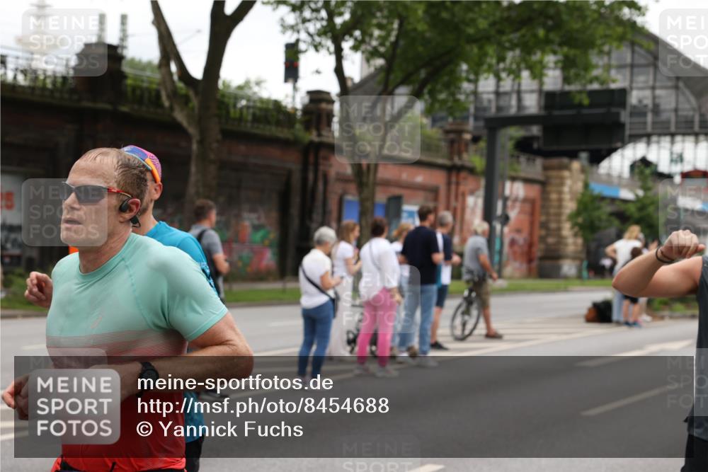 29.06.2025 - hella hamburg halbmarathon Yannick Fuchs http://msf.ph/oto/8454688 29.06.2025 10:56:11 20KM 1006, 1128, 1190, 1264, 1377, 1568, 1726, 3097, 3921, 4859, 5547, 6414, 6415, 6580, 6815, 7658, 8154, 9131, 9718, 9928, 10214, 10519, 10797, 11670, 11968, 12567, 13868, 13958, 14368, 14456, 14574, 15291, 15686, 15859, 15908, 16292, 16808, 17136, 17383, 17532, 17939, 17955, 18000, 18599, 18808, 18919, 19023 meine-sportfotos.de