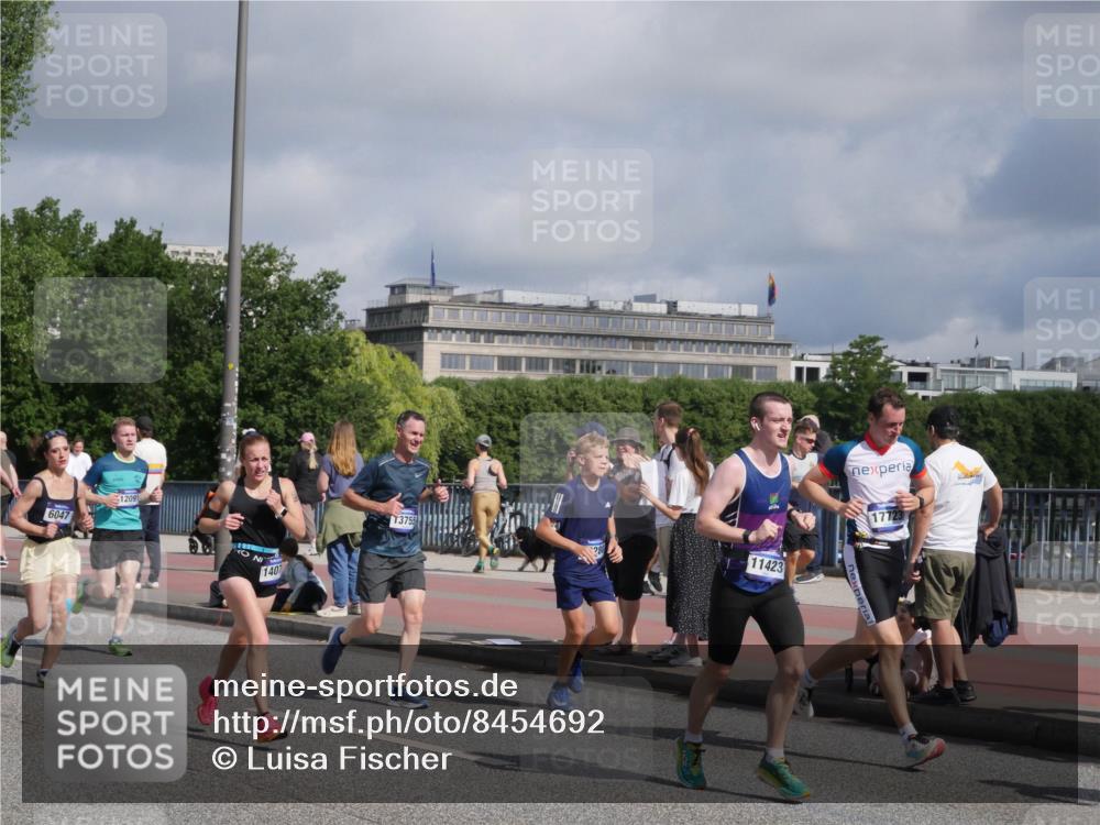 29.06.2025 - hella hamburg halbmarathon Luisa Fischer http://msf.ph/oto/8454692 29.06.2025 09:51:31 Kennedybrücke 6047, 12091, 140, 3755, 11423, 1772, 1600, 2797, 6037, 6047, 7981, 9640, 10369 meine-sportfotos.de