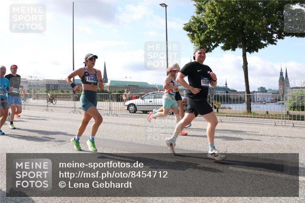 29.06.2025 - hella hamburg halbmarathon Lena Gebhardt http://msf.ph/oto/8454712 29.06.2025 09:54:18 Lombardsbrücke 3746, 3707, 15422, 12549, 1098, 1119, 1171, 1342, 1399, 1413, 1424, 1476, 1549, 1892, 1902, 2020, 2098, 2188, 2442, 2470, 2561, 2823, 2842, 2889, 3477, 3562, 3785, 4017, 4029, 4183, 4185, 4235, 4237, 4270, 4816, 5020, 5528, 5706, 6198, 6266, 6309, 6630, 6819, 6831, 7087, 7167, 7274, 7297, 7709, 7734, 8023, 8142, 8269, 8374, 8576, 8698, 8743, 8928, 9043, 9105, 9463, 9482, 9619, 9815, 10057, 10237, 10529, 10792, 11848, 11936, 12084 meine-sportfotos.de