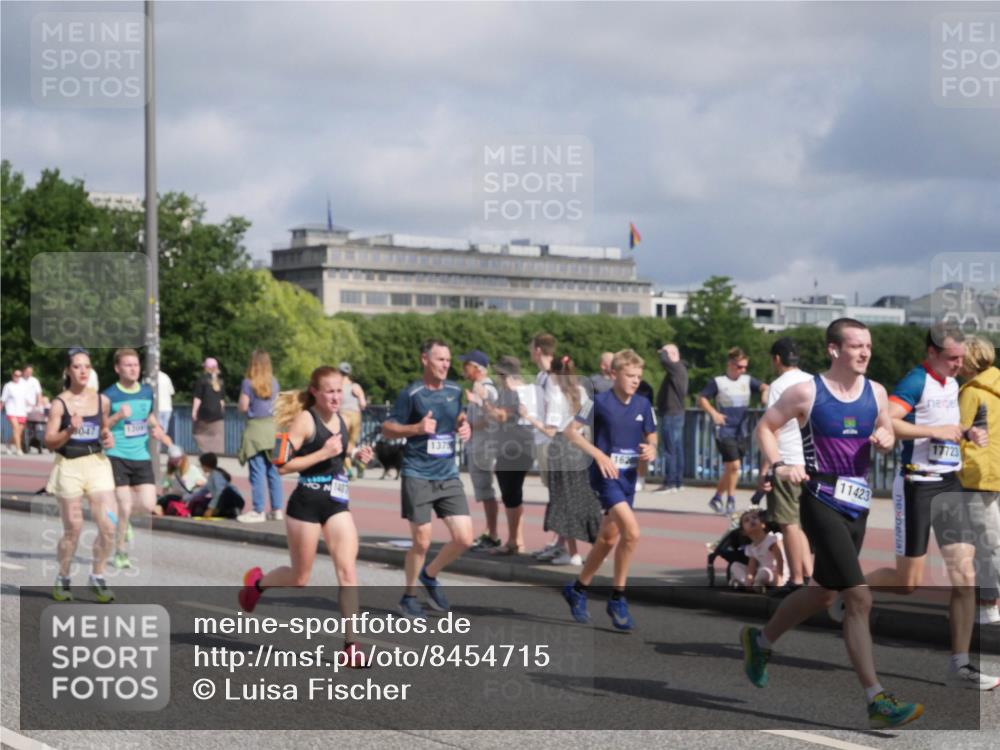 29.06.2025 - hella hamburg halbmarathon Luisa Fischer http://msf.ph/oto/8454715 29.06.2025 09:51:31 Kennedybrücke 8047, 147, 11423, 17723, 1600, 2797, 6037, 6047, 7981, 9640, 10369 meine-sportfotos.de