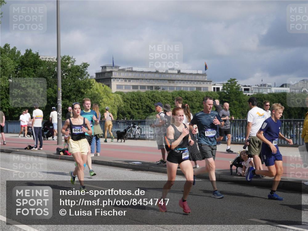 29.06.2025 - hella hamburg halbmarathon Luisa Fischer http://msf.ph/oto/8454747 29.06.2025 09:51:32 Kennedybrücke 6047, 91, 1407, 13755, 162, 1600, 2797, 6037, 6047, 7981, 9640, 10369 meine-sportfotos.de