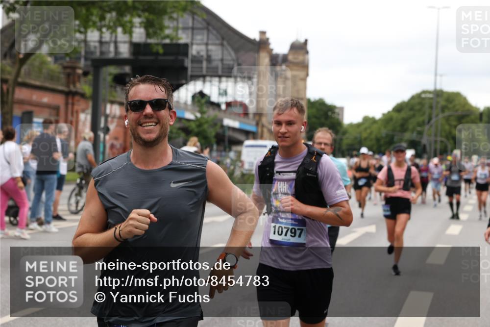 29.06.2025 - hella hamburg halbmarathon Yannick Fuchs http://msf.ph/oto/8454783 29.06.2025 10:56:12 20KM 1006, 1128, 1190, 1264, 1377, 1568, 1726, 3097, 3921, 4859, 5547, 6414, 6415, 6580, 6815, 7658, 8154, 9131, 9718, 9928, 10214, 10519, 10797, 11670, 11968, 12567, 13868, 13958, 14368, 14456, 14574, 15291, 15686, 15859, 15908, 16292, 16808, 17136, 17383, 17532, 17939, 17955, 18000, 18599, 18808, 18919, 19023 meine-sportfotos.de