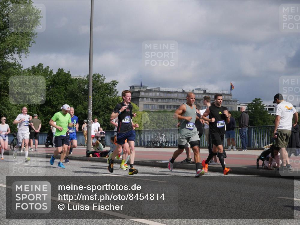 29.06.2025 - hella hamburg halbmarathon Luisa Fischer http://msf.ph/oto/8454814 29.06.2025 09:51:35 Kennedybrücke 1599, 17916, 17743, 12739, 7981, 1600, 2797, 5124, 6037, 6047, 7981, 10369 meine-sportfotos.de