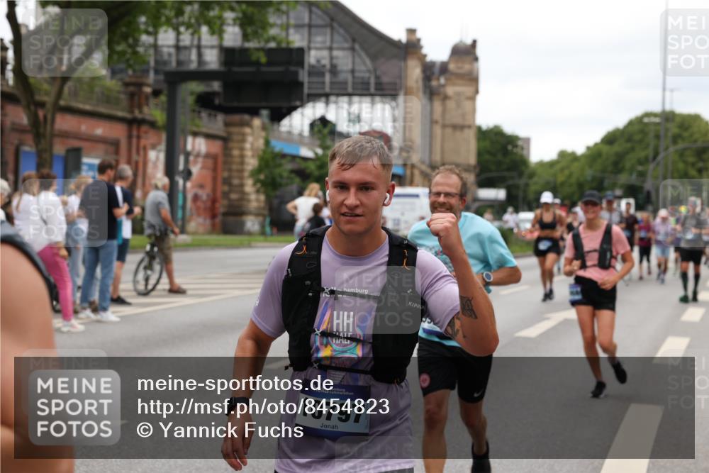 29.06.2025 - hella hamburg halbmarathon Yannick Fuchs http://msf.ph/oto/8454823 29.06.2025 10:56:12 20KM 1006, 1128, 1190, 1264, 1377, 1568, 1726, 3097, 3921, 4859, 5547, 6414, 6415, 6580, 6815, 7658, 8154, 9131, 9718, 9928, 10214, 10519, 10797, 11670, 11968, 12567, 13868, 13958, 14368, 14456, 14574, 15291, 15686, 15859, 15908, 16292, 16808, 17136, 17383, 17532, 17939, 17955, 18000, 18599, 18808, 18919, 19023 meine-sportfotos.de