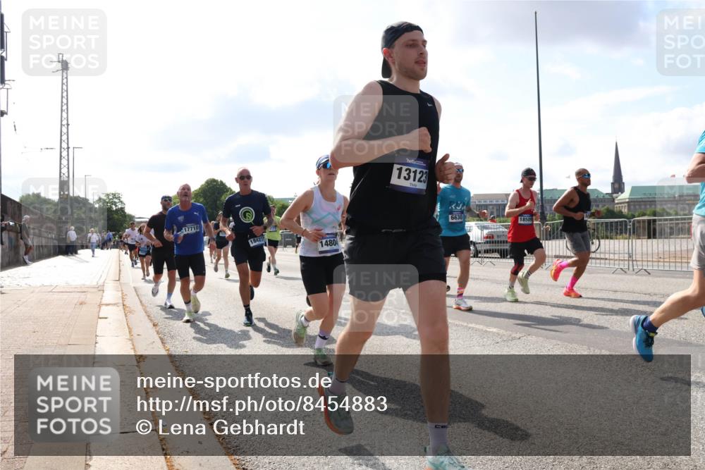 29.06.2025 - hella hamburg halbmarathon Lena Gebhardt http://msf.ph/oto/8454883 29.06.2025 09:54:20 Lombardsbrücke 17710, 18427, 14804, 13123, 6630, 18509, 1098, 1119, 1171, 1342, 1399, 1413, 1424, 1476, 1549, 1892, 1902, 1942, 2020, 2098, 2188, 2442, 2470, 2561, 2670, 2823, 2842, 2889, 3477, 3562, 3785, 4017, 4029, 4183, 4185, 4235, 4237, 4270, 4816, 5020, 5528, 5706, 6198, 6266, 6309, 6630, 6819, 6831, 7087, 7167, 7274, 7297, 7709, 7734, 8142, 8269, 8374, 8576, 8698, 8743, 8928, 9043, 9105, 9463, 9482, 9619, 9815, 10057, 10237, 10529, 11848, 11936, 12084 meine-sportfotos.de