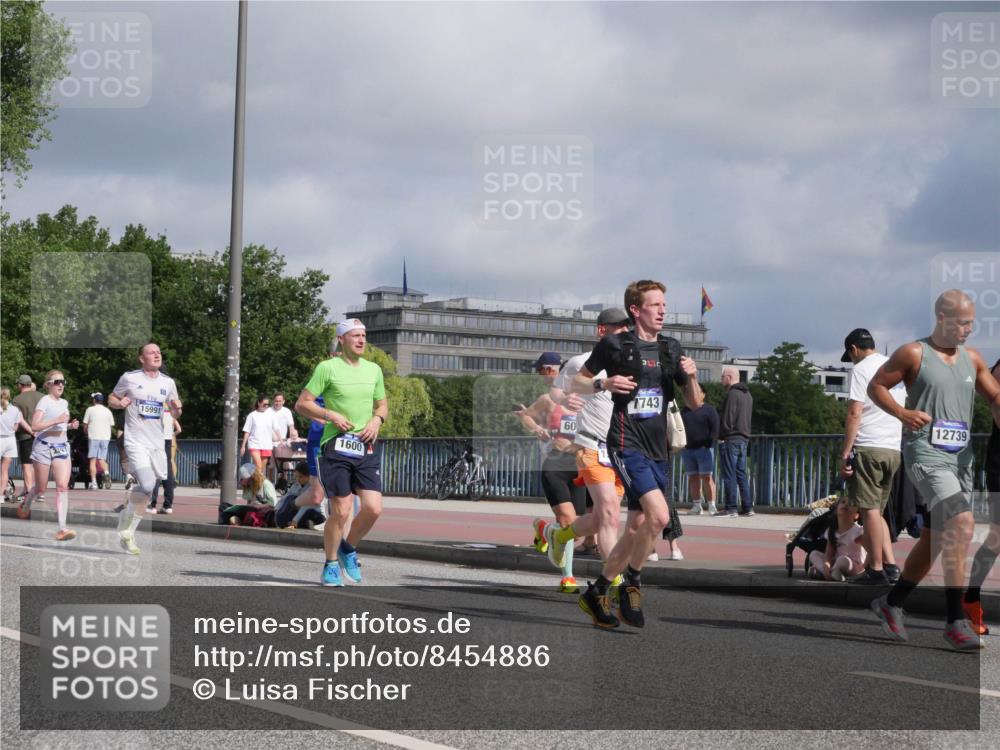 29.06.2025 - hella hamburg halbmarathon Luisa Fischer http://msf.ph/oto/8454886 29.06.2025 09:51:36 Kennedybrücke 15991, 1600, 60, 7743, 12739, 1600, 2707, 2797, 5124, 6037, 7981, 10369 meine-sportfotos.de