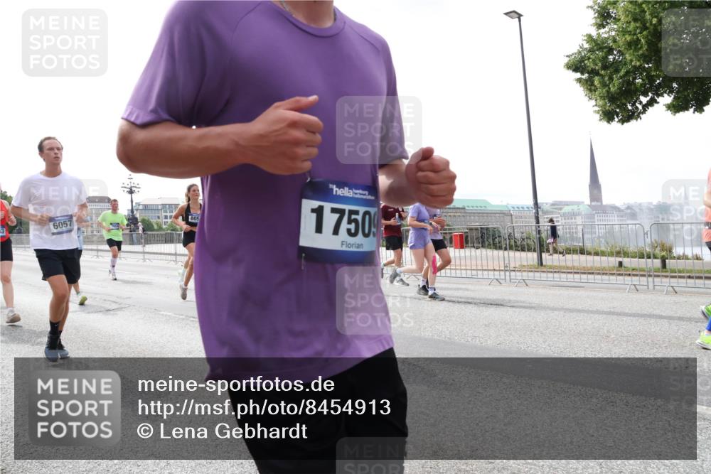 29.06.2025 - hella hamburg halbmarathon Lena Gebhardt http://msf.ph/oto/8454913 29.06.2025 10:31:17 Lombardsbrücke 6057, 805, 17509, 1292, 1472, 1773, 1979, 2097, 2268, 2414, 2505, 2914, 3131, 4561, 4817, 5165, 5437, 5846, 5943, 6057, 6078, 6195, 6546, 6620, 6787, 7351, 7604, 7772, 8050, 8072, 8073, 8757, 9183, 9576, 10111, 10586, 10989, 11587, 11981, 11988, 12384, 12627, 13724, 14095, 14349, 14803, 15466, 15589, 15725, 16457, 16978, 17224, 17404, 17463, 17509, 17517, 17587, 17706, 17742, 17966, 19052, 19226 meine-sportfotos.de