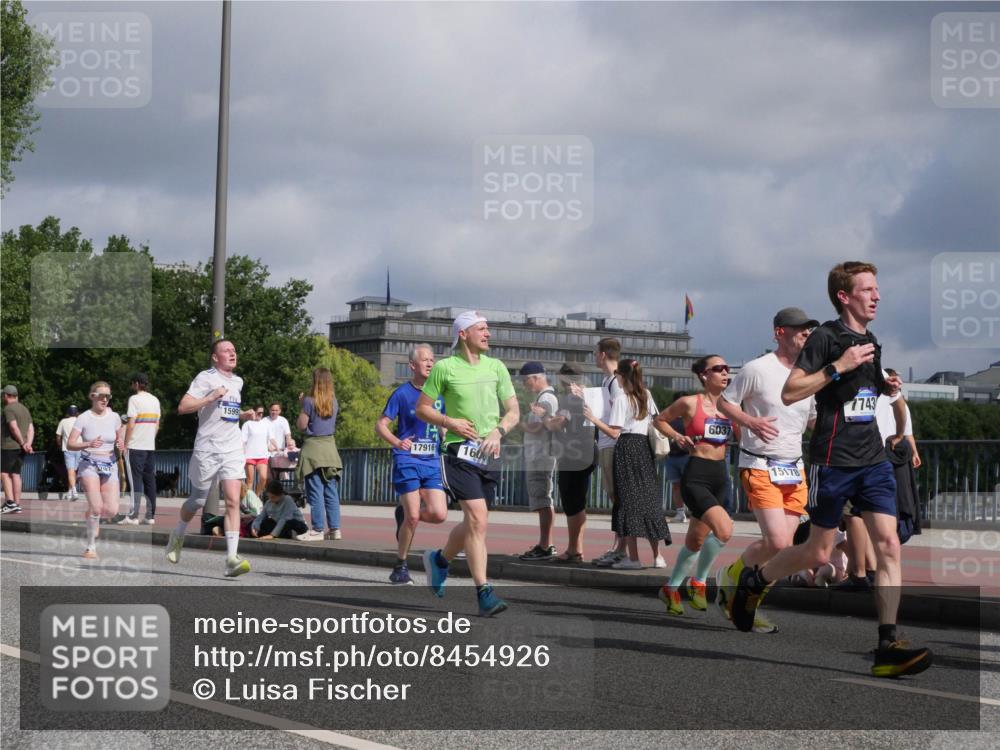 29.06.2025 - hella hamburg halbmarathon Luisa Fischer http://msf.ph/oto/8454926 29.06.2025 09:51:37 Kennedybrücke 1599, 17916, 160, 6037, 15178, 7743, 1600, 2044, 2707, 2797, 5050, 5124, 6037, 7981, 10369 meine-sportfotos.de