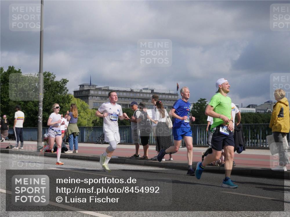 29.06.2025 - hella hamburg halbmarathon Luisa Fischer http://msf.ph/oto/8454992 29.06.2025 09:51:38 Kennedybrücke 2797, 15991, 791, 1600, 1600, 2044, 2707, 2797, 2849, 5050, 5124, 6037, 7109, 7981, 10369 meine-sportfotos.de